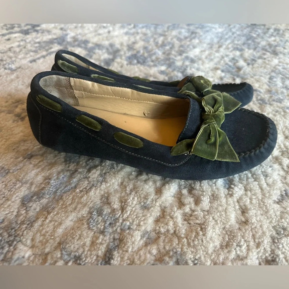 Me Too Navy Suede Moccasin Flats with Green Velvet Bow Detail Women’s Size 7 - Picture 4 of 7